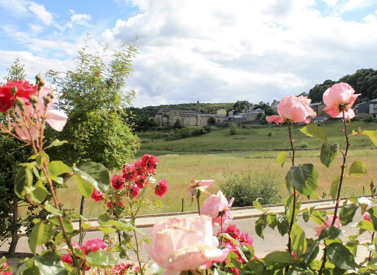 Apartamentos Monasterio San Martin de Castaneda Luaran gambar